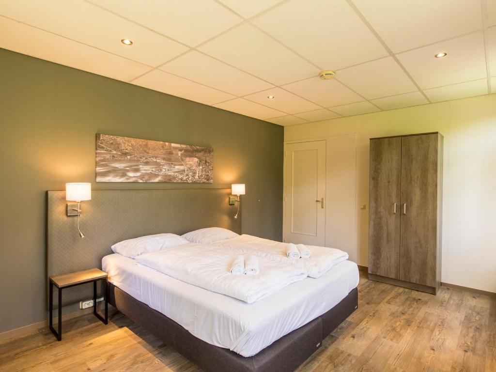 Comfort 6-Person Dog Bungalow In The Holiday Park Landal Heideheuvel Beekbergen Room photo