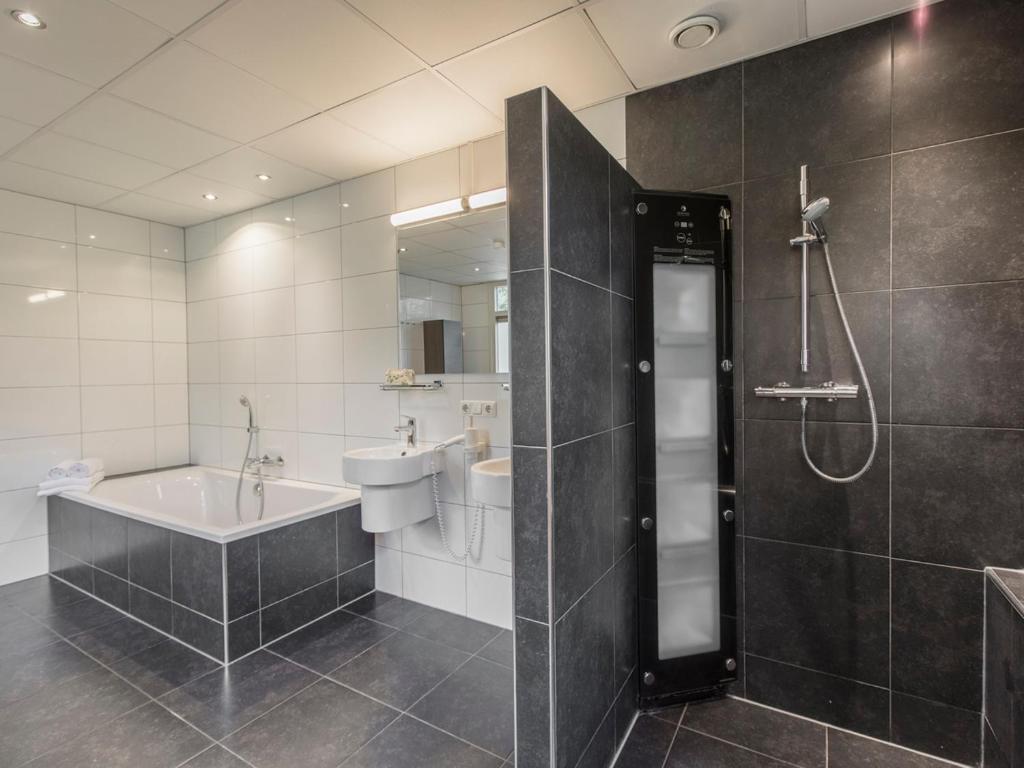 Comfort 6-Person Dog Bungalow In The Holiday Park Landal Heideheuvel Beekbergen Room photo