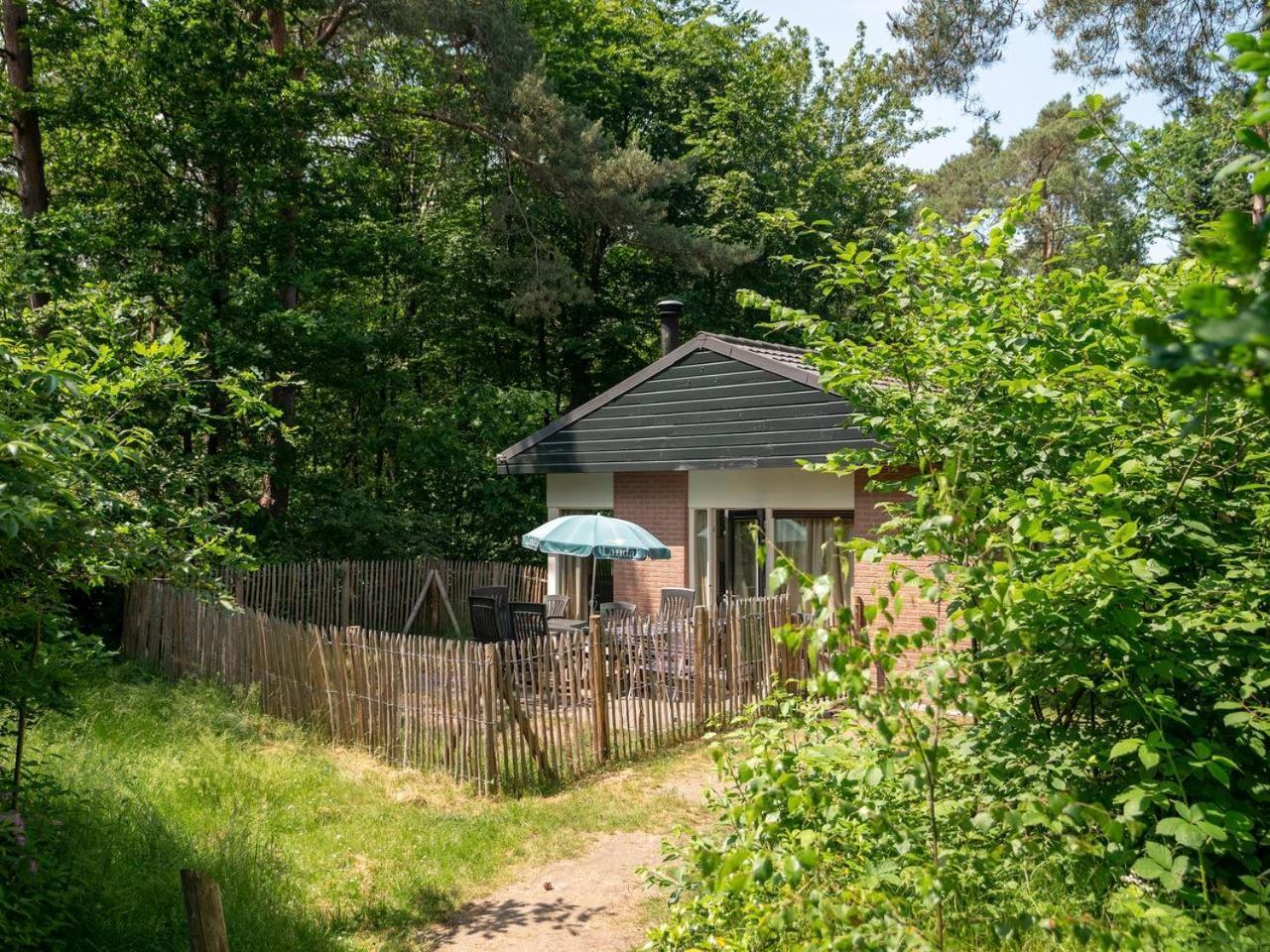 Comfort 6-Person Dog Bungalow In The Holiday Park Landal Heideheuvel Beekbergen Exterior photo