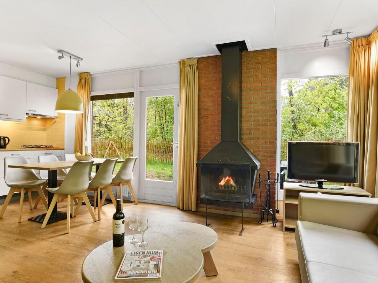 Comfort 6-Person Dog Bungalow In The Holiday Park Landal Heideheuvel Beekbergen Exterior photo