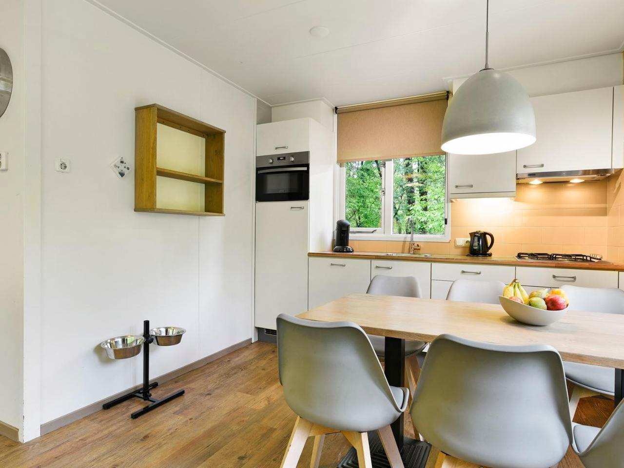 Comfort 6-Person Dog Bungalow In The Holiday Park Landal Heideheuvel Beekbergen Exterior photo