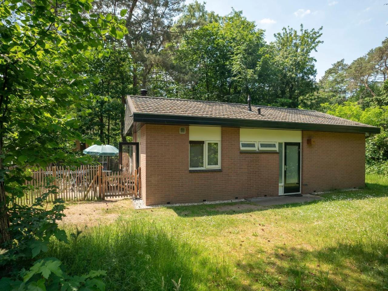 Comfort 6-Person Dog Bungalow In The Holiday Park Landal Heideheuvel Beekbergen Exterior photo