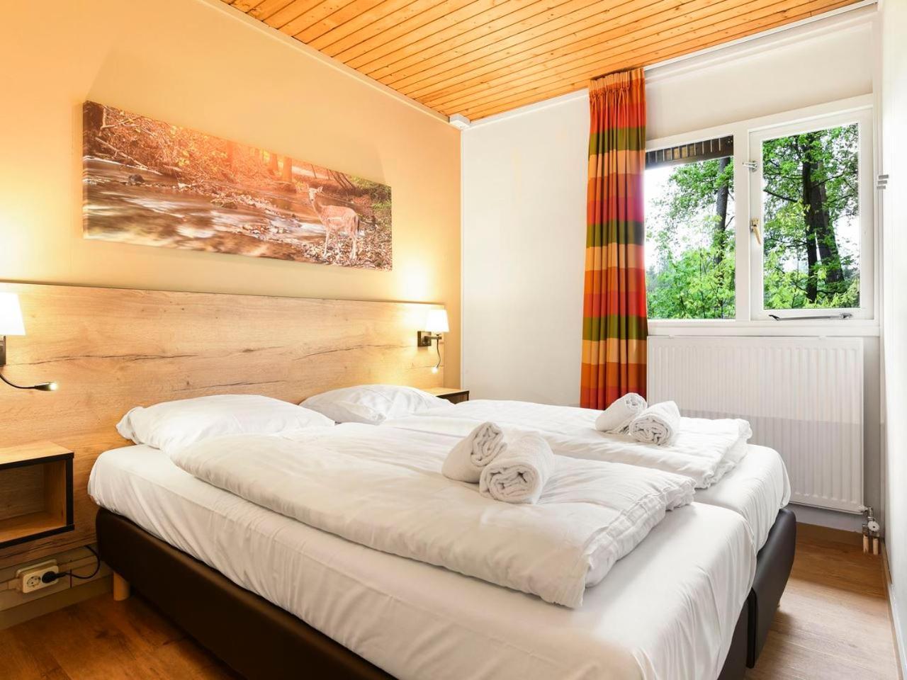 Comfort 6-Person Dog Bungalow In The Holiday Park Landal Heideheuvel Beekbergen Exterior photo