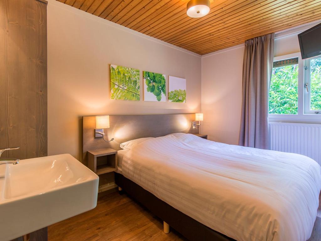 Comfort 6-Person Dog Bungalow In The Holiday Park Landal Heideheuvel Beekbergen Room photo