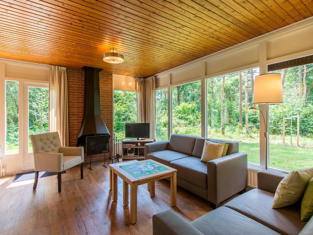 Comfort 6-Person Dog Bungalow In The Holiday Park Landal Heideheuvel Beekbergen Room photo